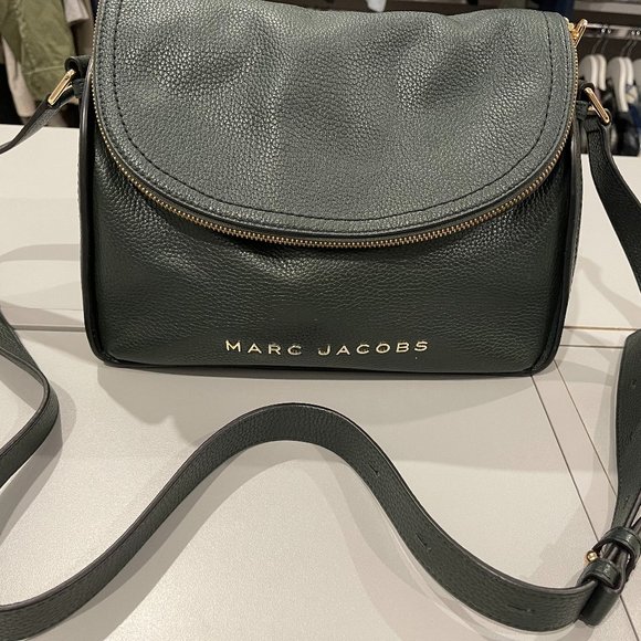 Marc Jacobs Handbags - Marc Jacobs The Groove Leather Messenger Bag in Kombu Green